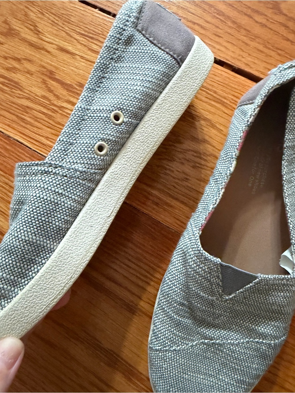Tom’s Casual Women's Slip-On Canvas Flats in Light Gray - Picture 2 of 6